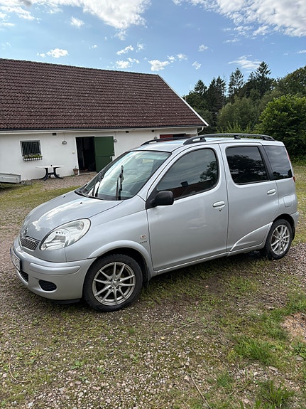 Toyota Yaris Verso 3 of 5