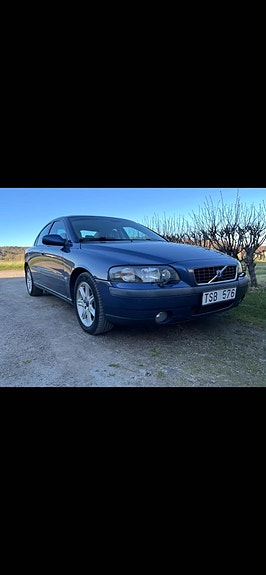 Volvo S60 3 of 4