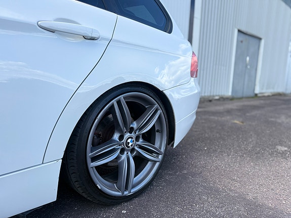 BMW 320d 3 of 7
