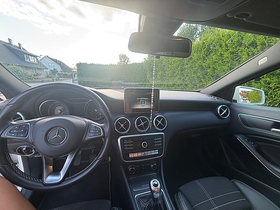 Mercedes-Benz A180 4 of 5