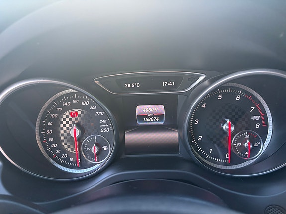 Mercedes-Benz A180 3 of 5