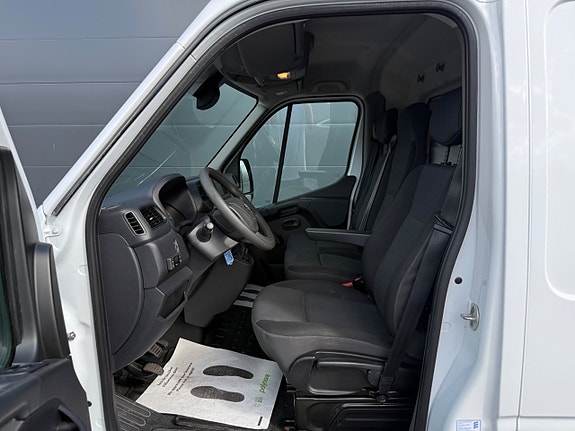 Nissan NV400 4 of 5