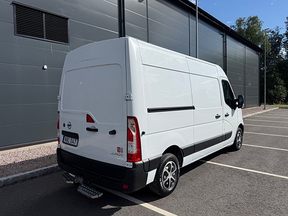 Nissan NV400 9 of 19