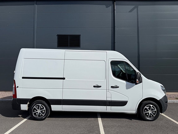 Nissan NV400 8 of 19
