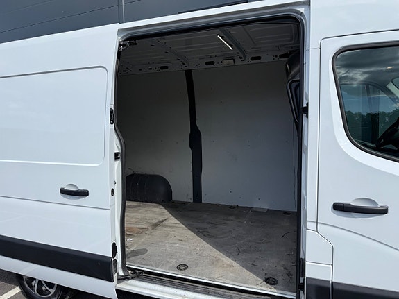 Nissan NV400 18 of 19