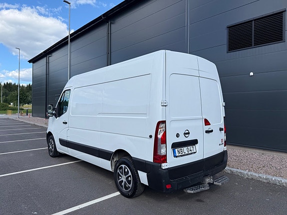 Nissan NV400 3 of 5
