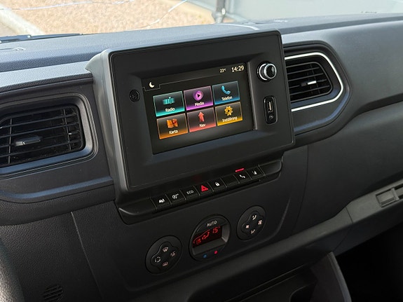 Nissan NV400 11 of 19