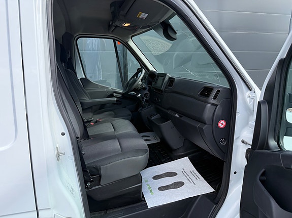 Nissan NV400 16 of 19