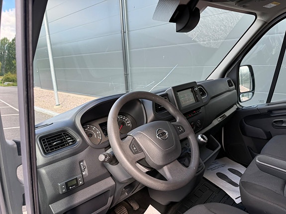 Nissan NV400 5 of 5