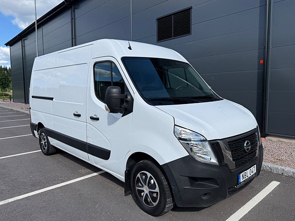 Nissan NV400 7 of 19