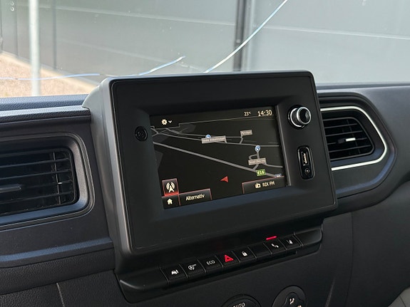 Nissan NV400 13 of 19