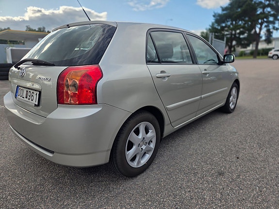 Toyota Corolla 3 of 5
