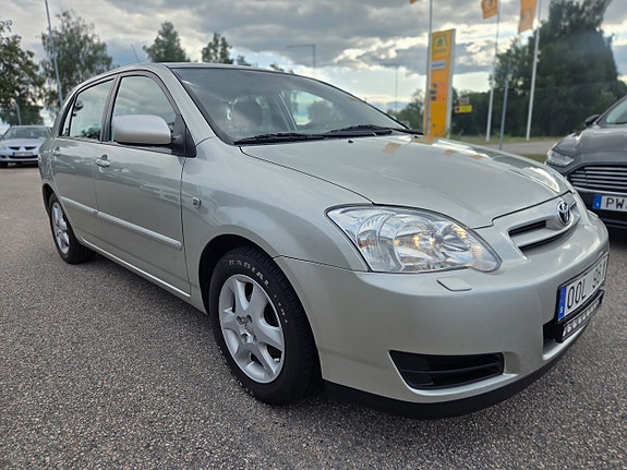 Toyota Corolla 2 of 5
