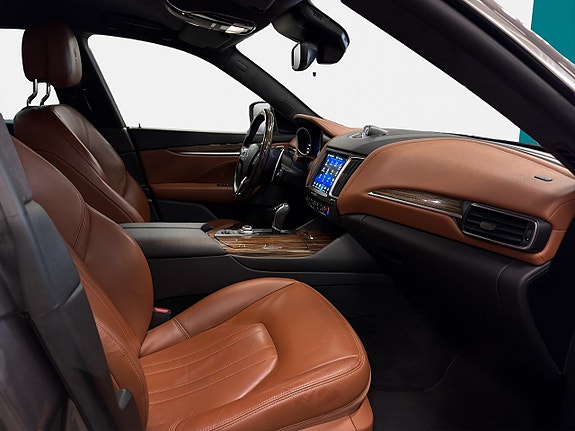 Maserati Levante 21 of 23
