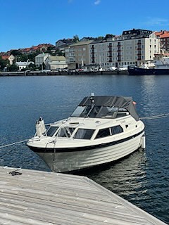 Familjebåt med med ny motor 2 of 9