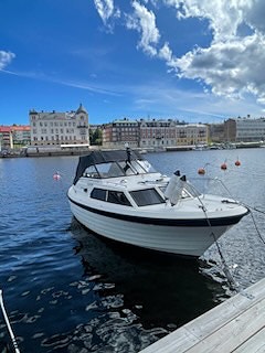 Familjebåt med med ny motor 3 of 9