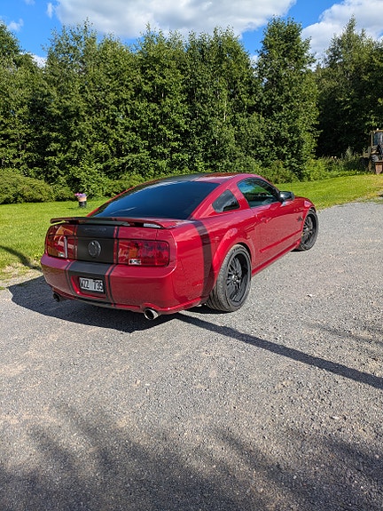 Ford Mustang 3 of 6