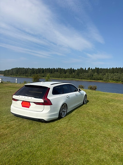Volvo V90 2 of 7