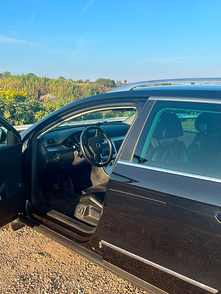 Volkswagen Passat 2 of 9