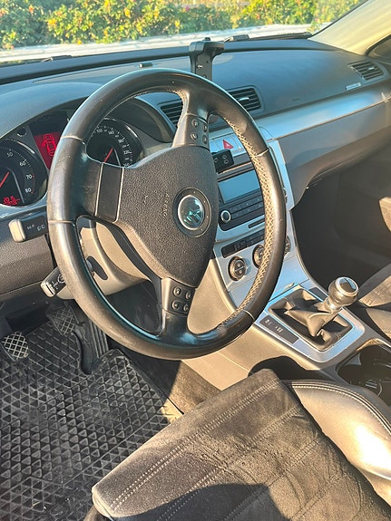 Volkswagen Passat 3 of 9