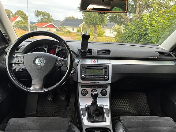 Volkswagen Passat 7 of 9