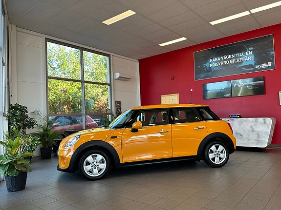 MINI One 3 of 5