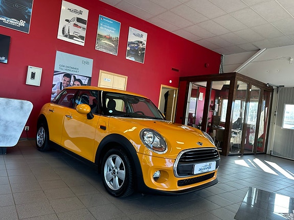 MINI One 2 of 5