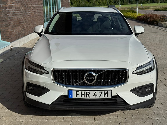 Volvo V60 Cross Country 3 of 5