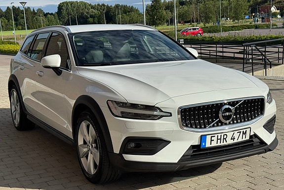Volvo V60 Cross Country 4 of 5