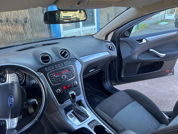 Ford Mondeo 17 of 30