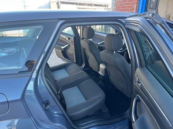 Ford Mondeo 21 of 30