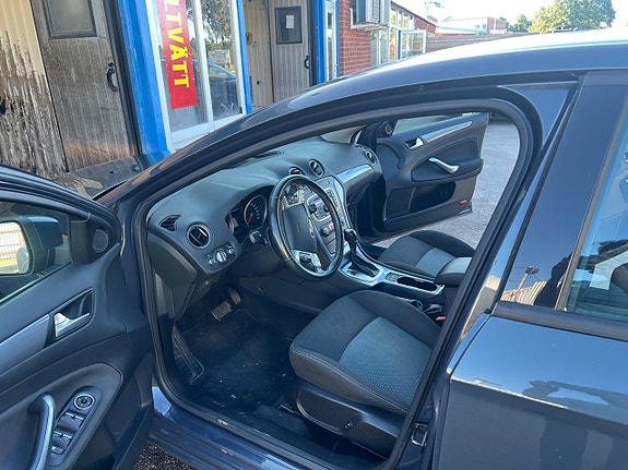 Ford Mondeo 12 of 30