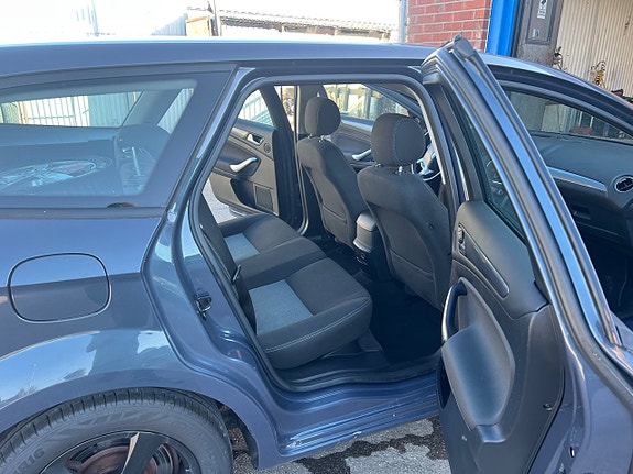 Ford Mondeo 14 of 30