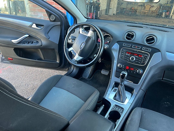 Ford Mondeo 16 of 30