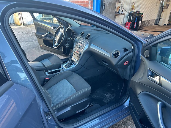 Ford Mondeo 19 of 30