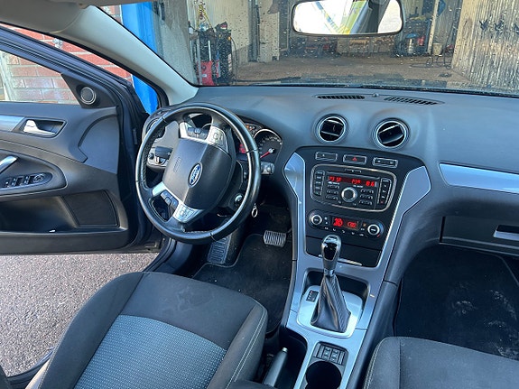 Ford Mondeo 15 of 30