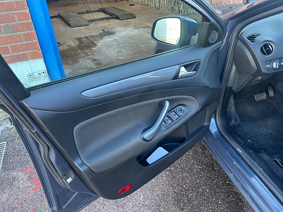 Ford Mondeo 10 of 30