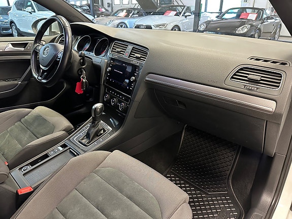 Volkswagen Golf Alltrack 11 of 25