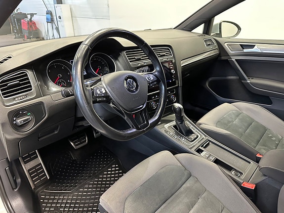 Volkswagen Golf Alltrack 10 of 25