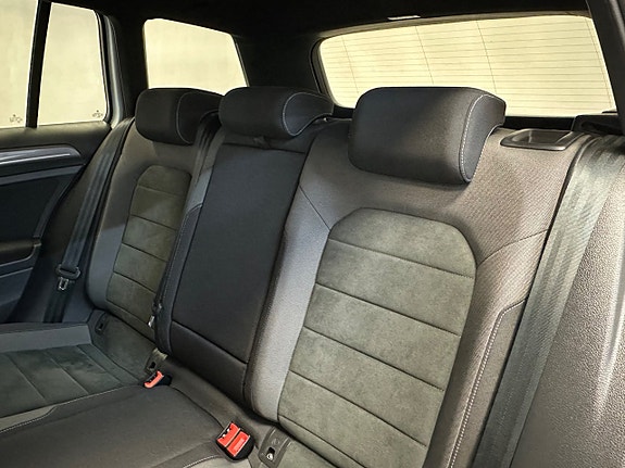 Volkswagen Golf Alltrack 17 of 25
