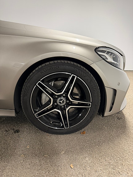Mercedes-Benz C220 4 of 5