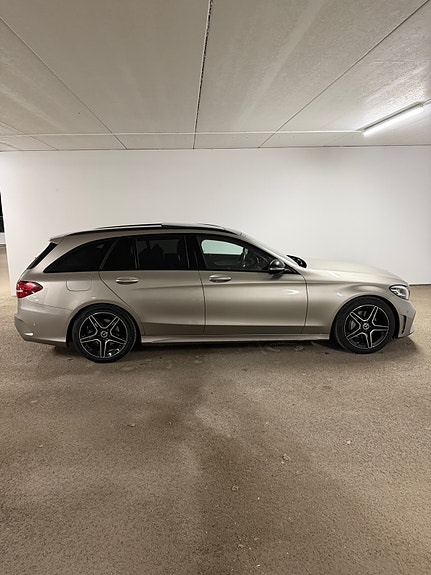 Mercedes-Benz C220 3 of 5