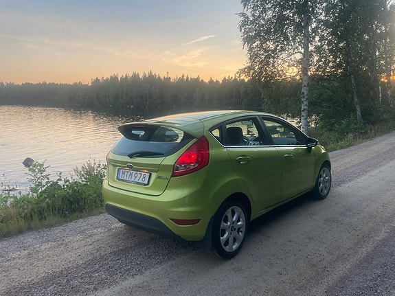 Ford Fiesta 2 of 5