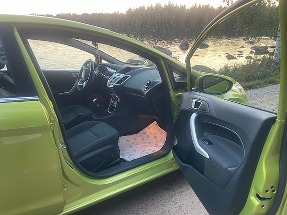 Ford Fiesta 4 of 5