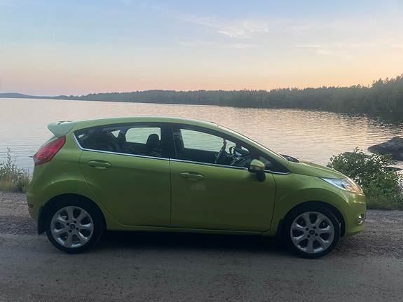 Ford Fiesta 3 of 5