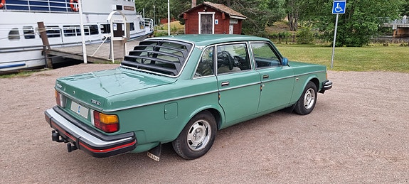 Volvo 244 2 of 5