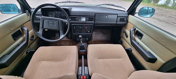 Volvo 244 3 of 5