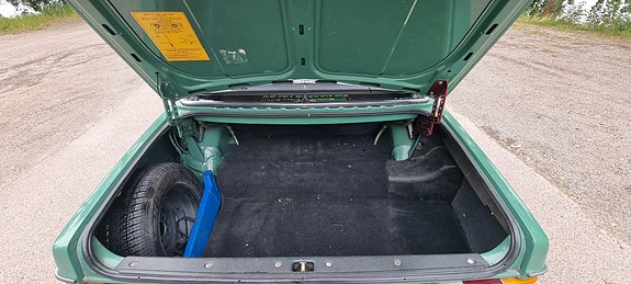 Volvo 244 6 of 8