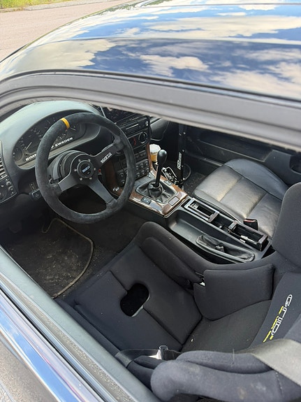 BMW 325i 4 of 5