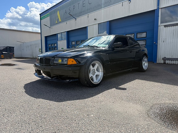 BMW 325i 5 of 5
